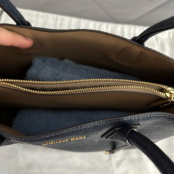 Michael Kors squared purse - Picture 5 of 6